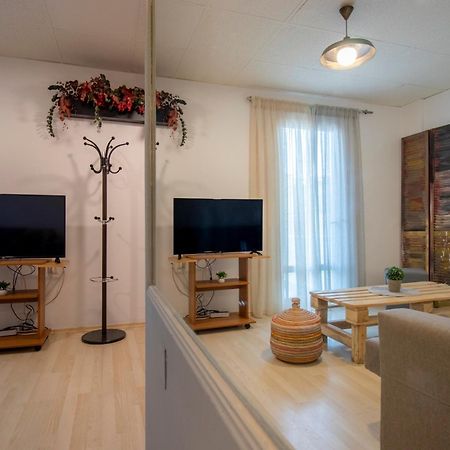 Modern City Apt In The Heart Of Heraklion Esterno foto